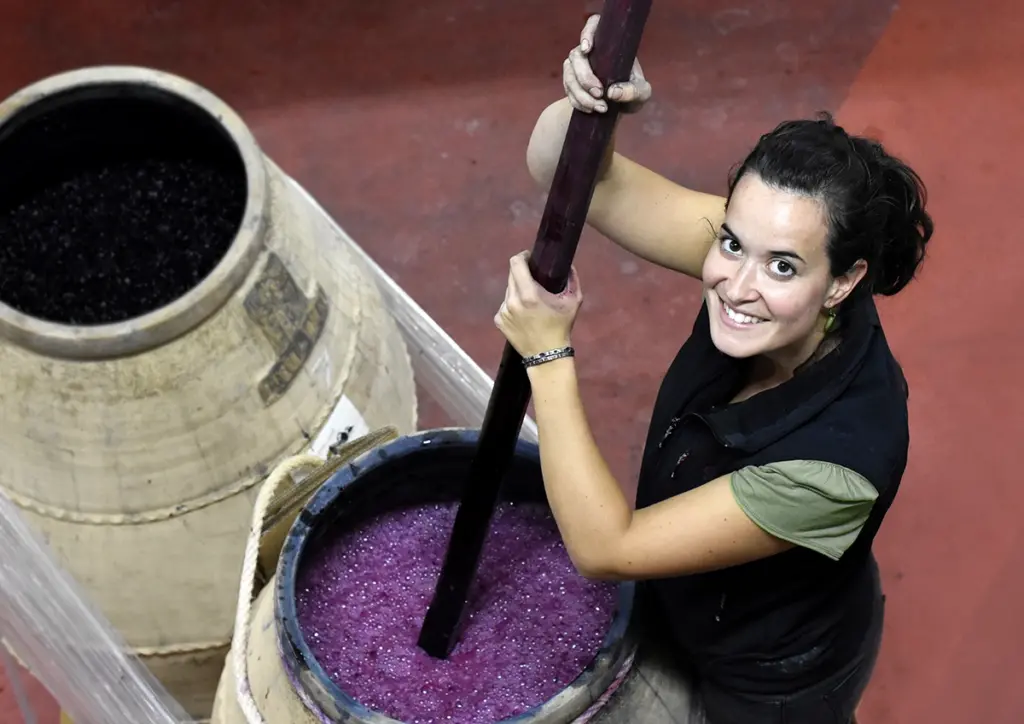 Sandra Bravo of Sierra de Toloño working with Garnacha grapes in Rioja